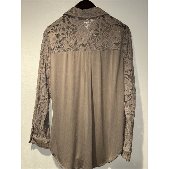 Chicos Blouse Womens Medium Taupe Lace Floral Feminine Romantic Button Up - Picture 8 of 11